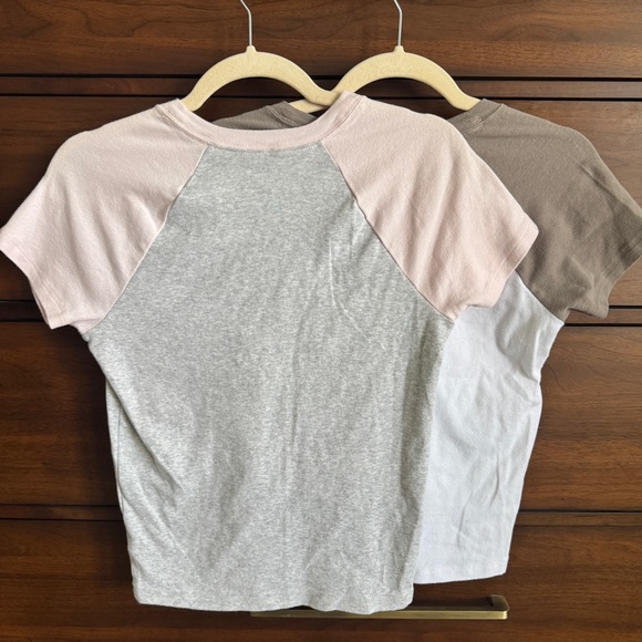 Hollister Raglan Baby Tee Set Pink & Heather Gray & White with Taupe Sleeves - Picture 4 of 9